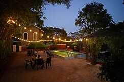 Umbrella Inn, Wai