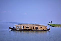 Xandari Riverscapes Houseboat, Alleppey