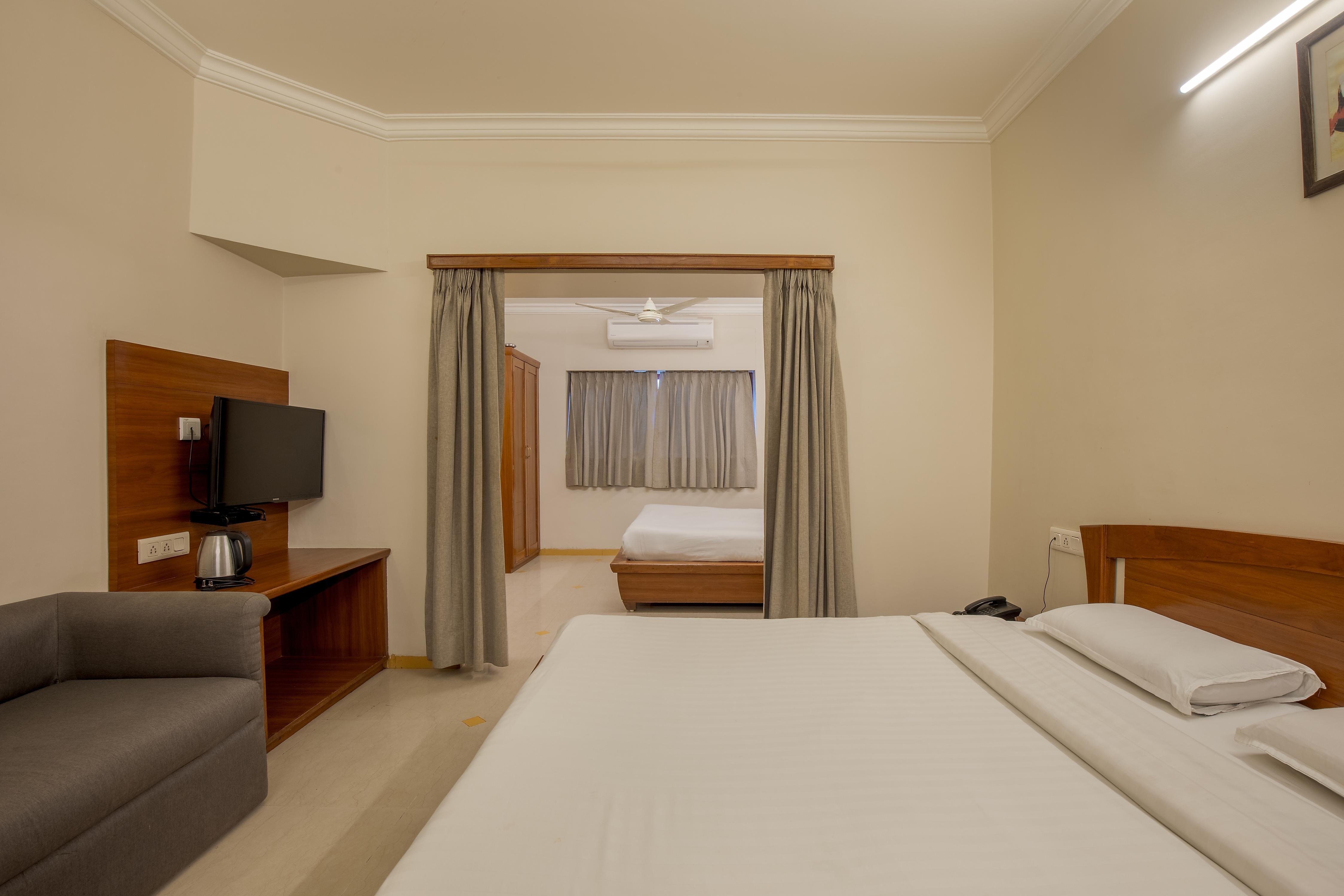 Hotel Sudhir New ( 900 metres from Nakki lake ) - Tap to explore photos