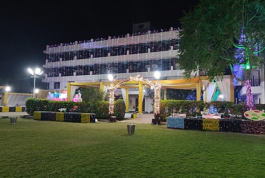 HOTEL GOMTI NANDAN PALACE,BINA