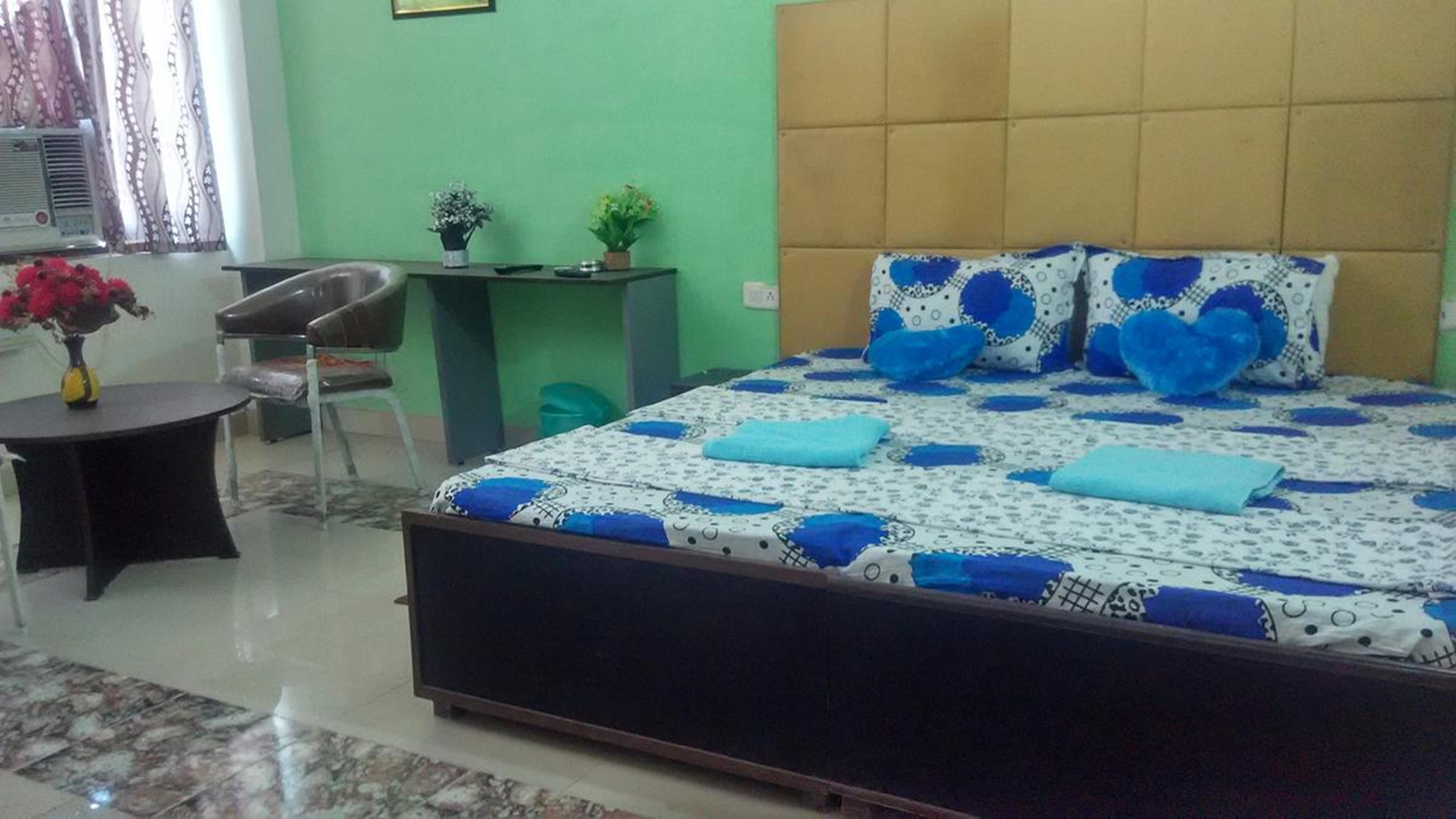 Hotel Shine Broadway 𝗕𝗢𝗢𝗞 Zirakpur Hotel 𝘄𝗶𝘁𝗵 ₹𝟬 𝗣𝗔𝗬𝗠𝗘𝗡𝗧