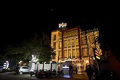 The Golden apple , Lucknow