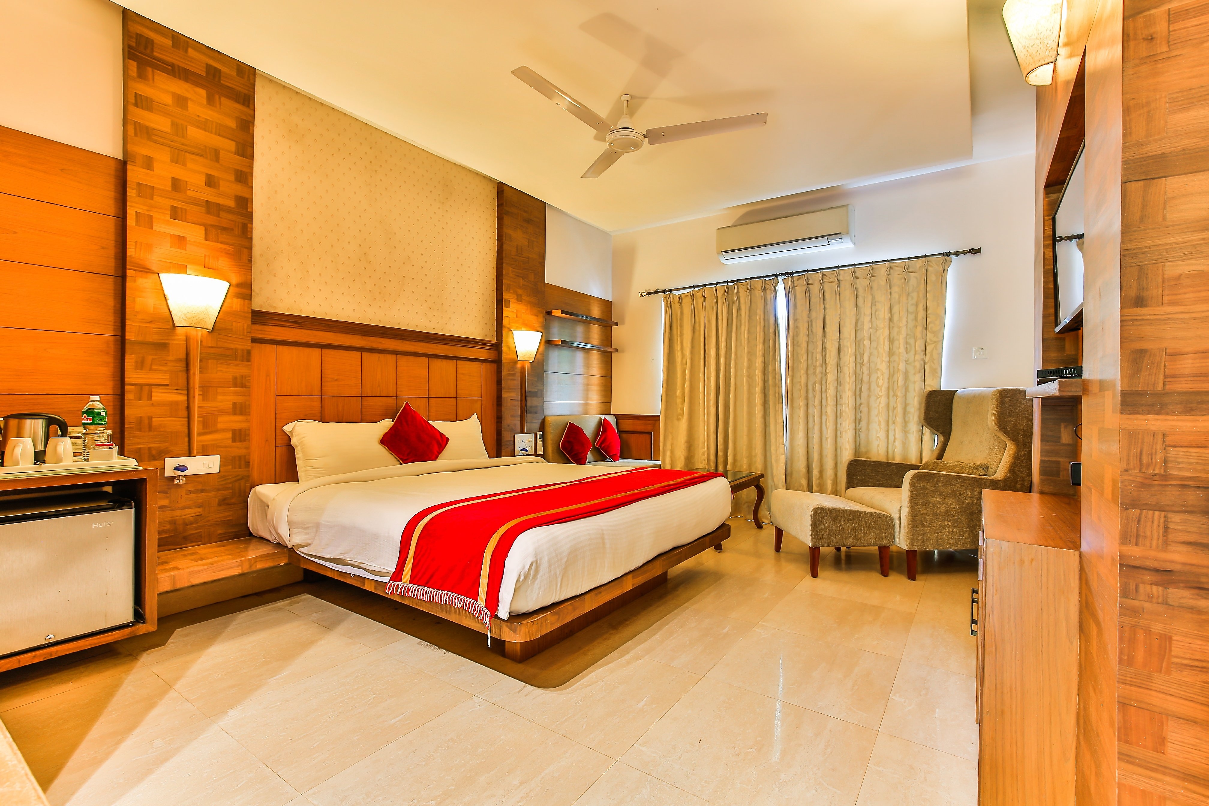 Shining Sand Beach Hotel - Tap to explore photos