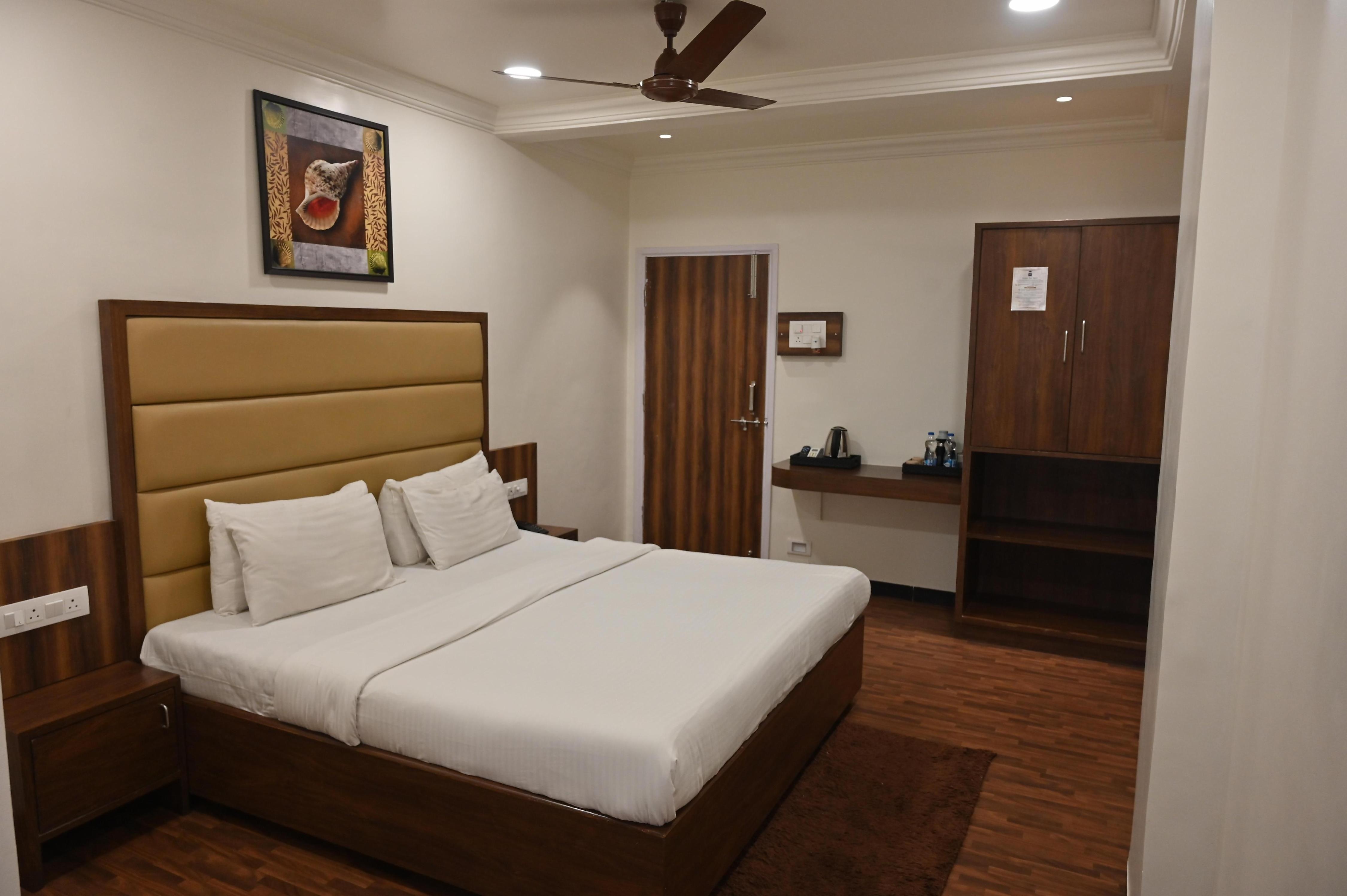 Hotel Sai Yatri  - Tap to explore photos