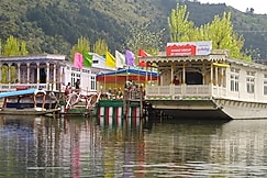 Shiraz Deluxe Houseboat, Srinagar