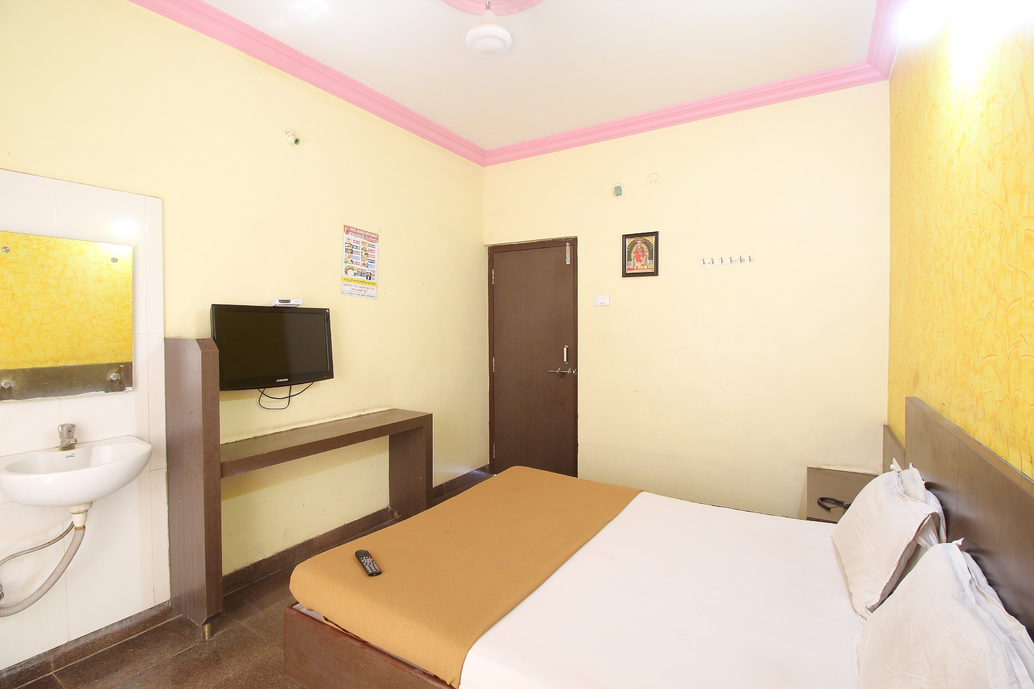 Hotel Sai Mauli - Tap to explore photos