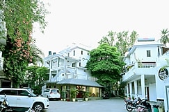 Hotel Shanti ,Mount abu ( 550 meters from Nakki lake ), Mount Abu