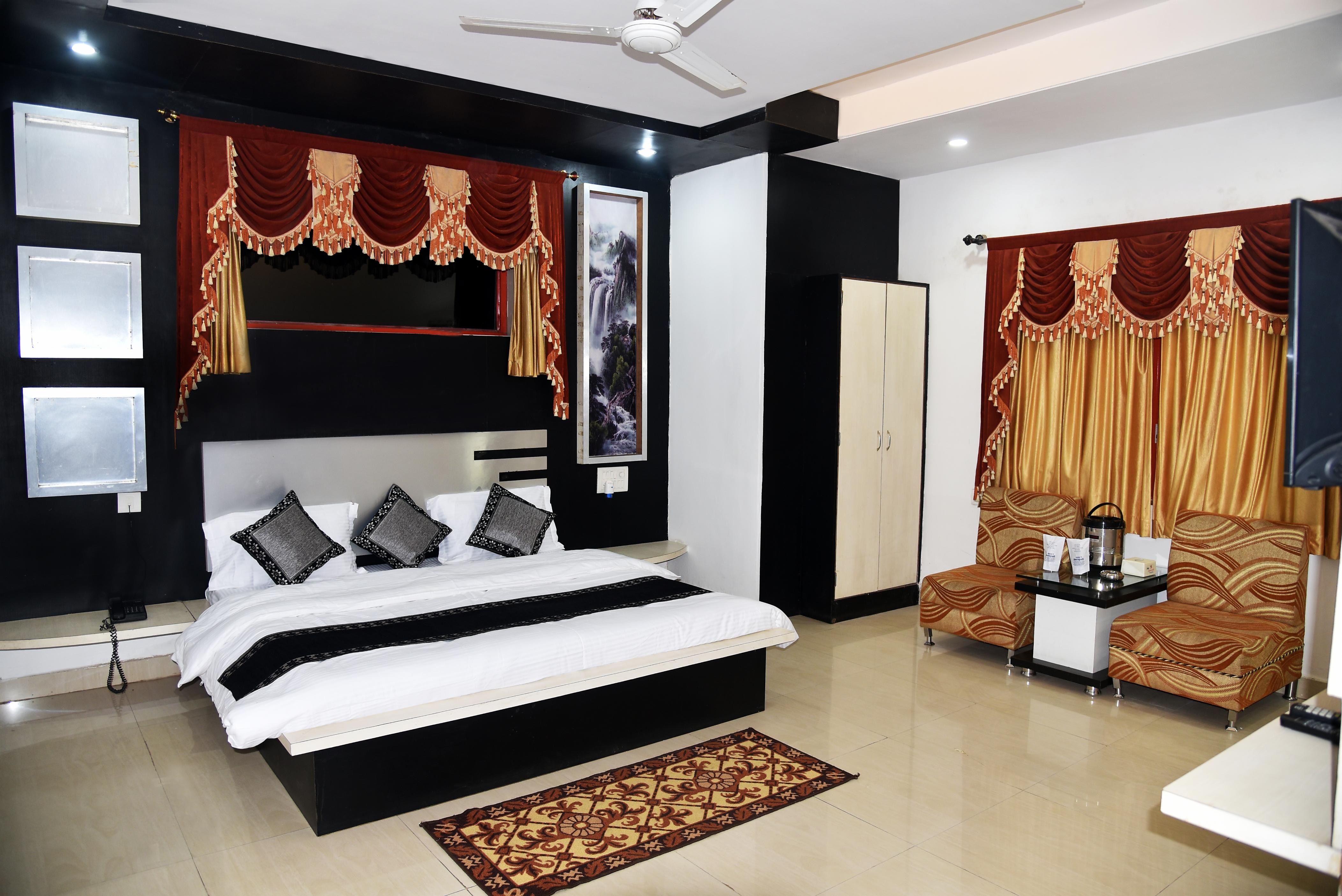 Hotel Amrapali - Tap to explore photos