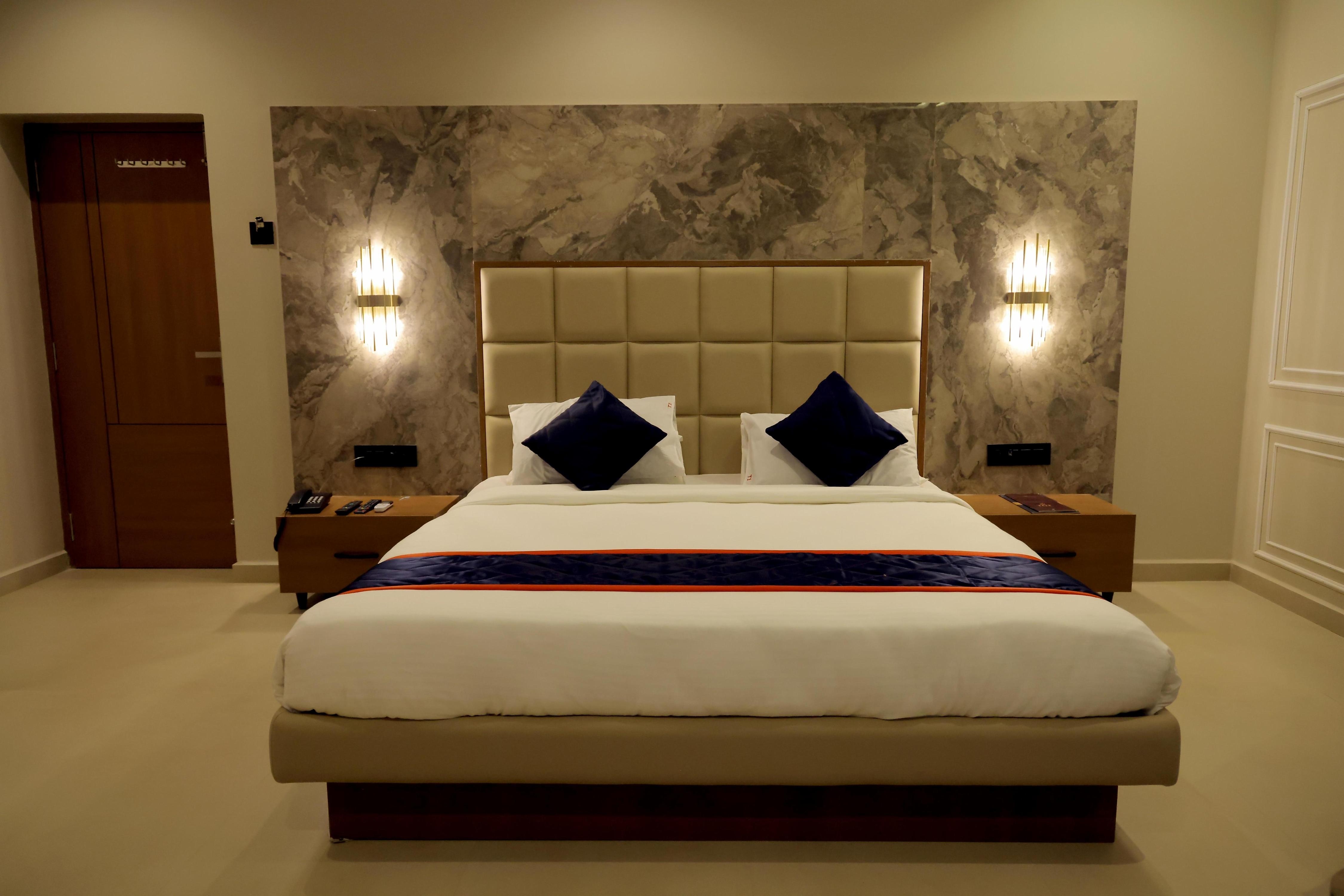 Thakar Hotel - Tap to explore photos