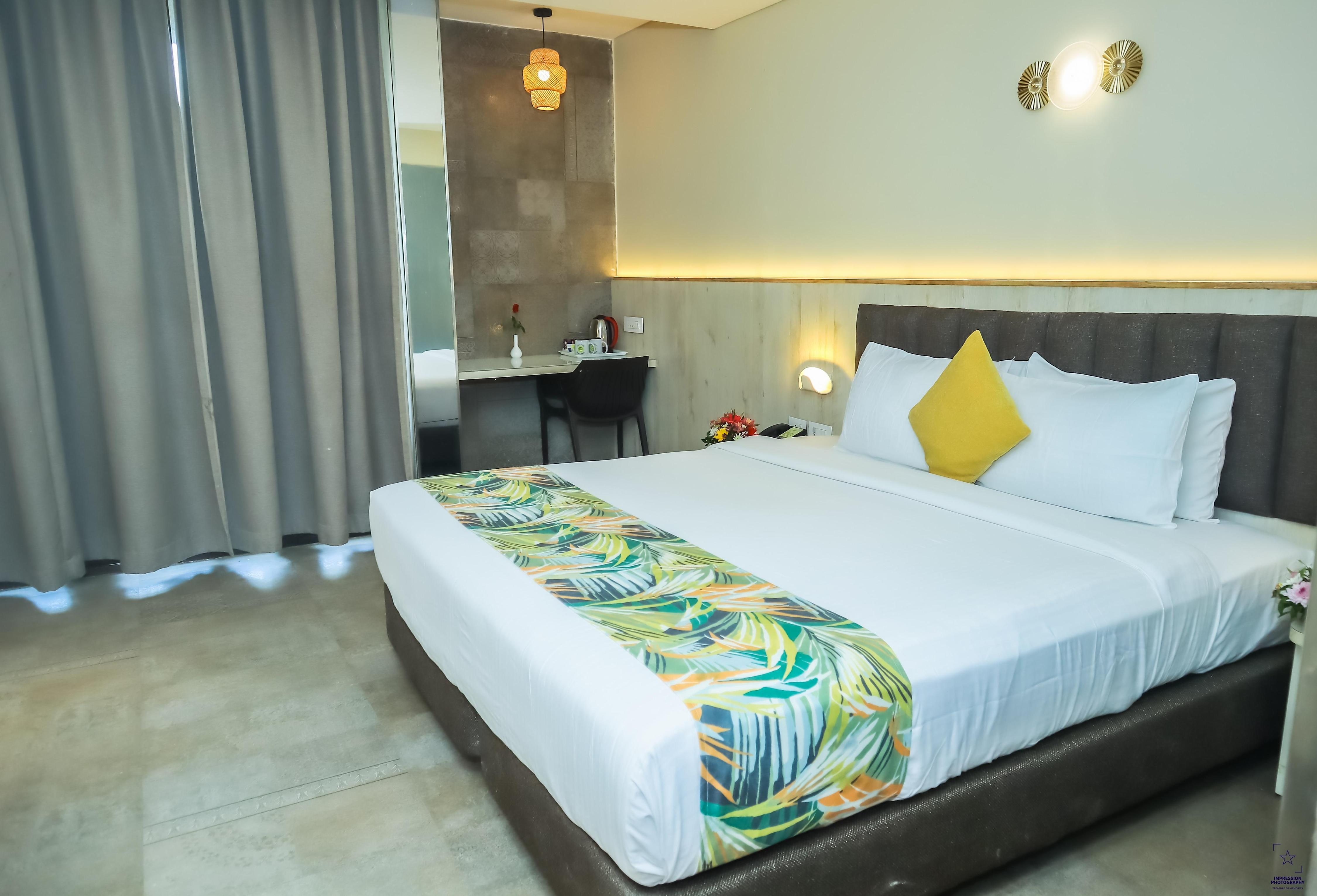 Hotel Citrus Prime, Candolim - Tap to explore photos