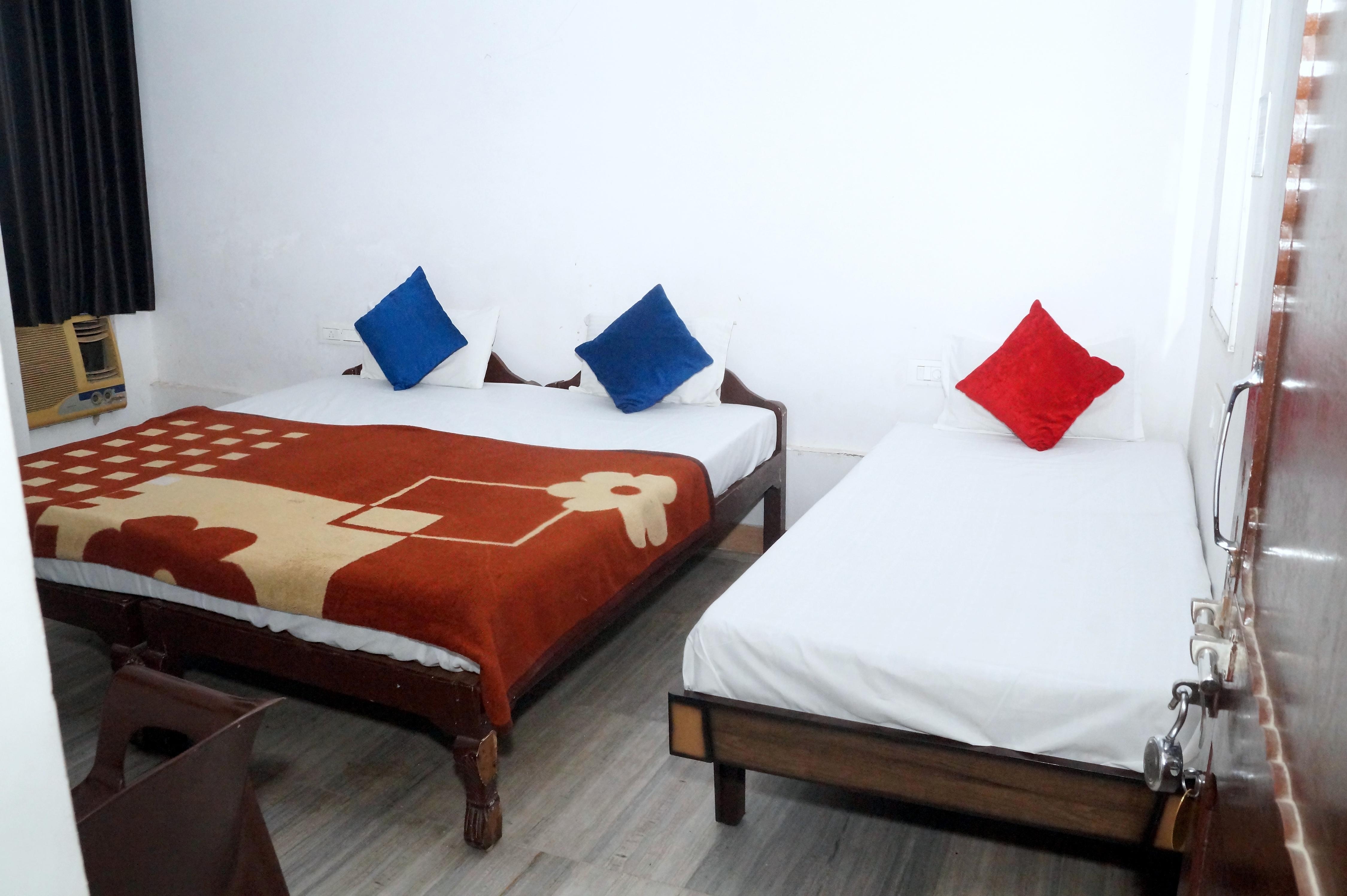Hotel Shubham (1 km from Udaipur Railway Station) - Tap to explore photos