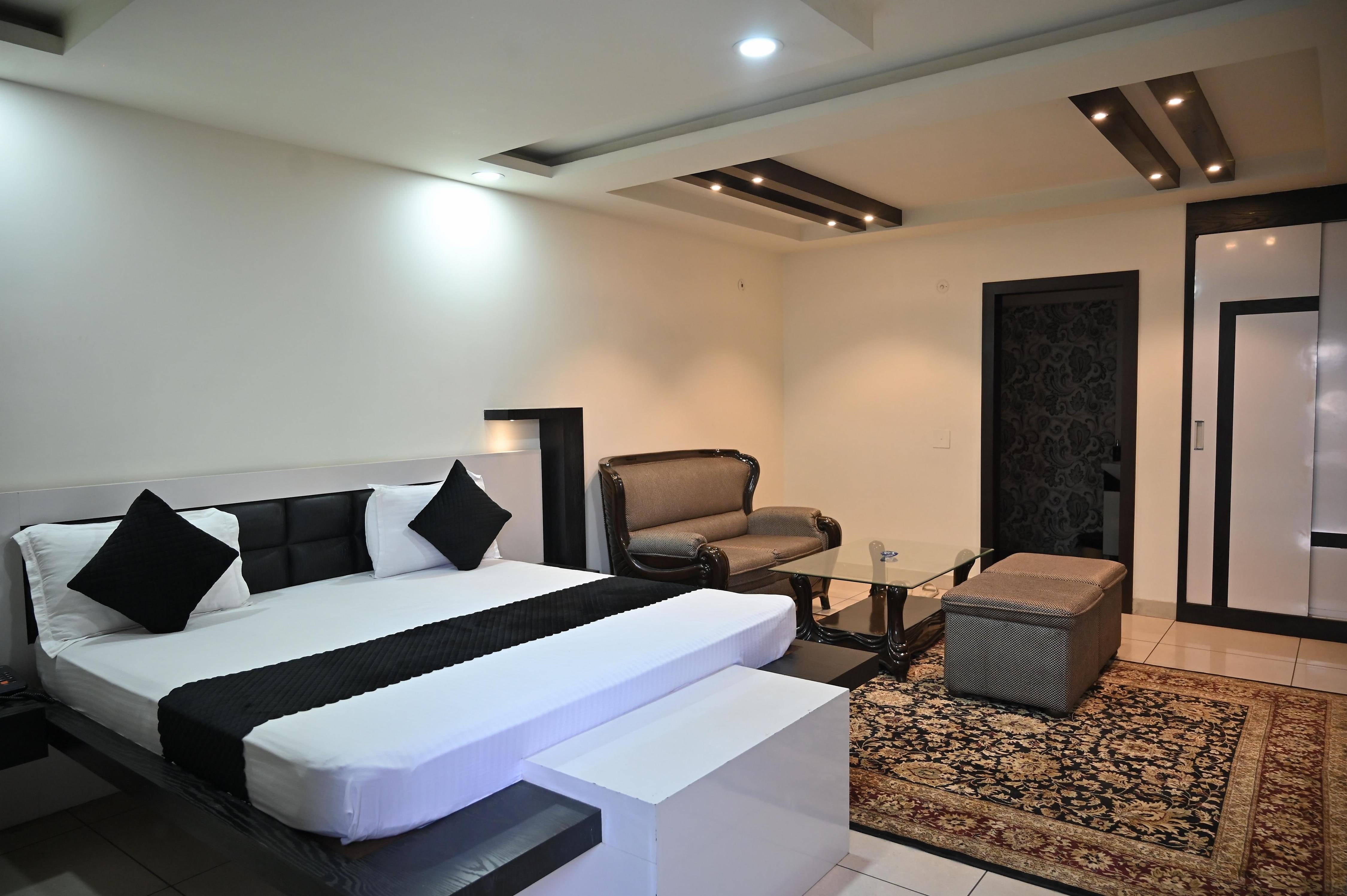 HOTEL MY DREAM - 100 MTR FROM Railway Station - Tap to explore photos