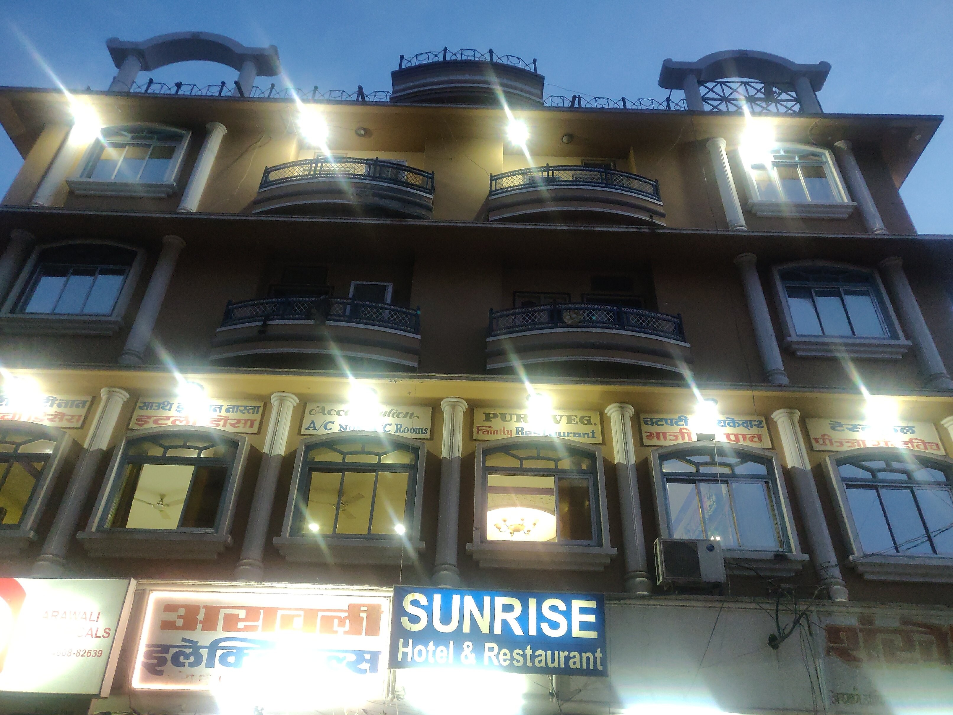 Hotel Sunrise - Tap to explore photos