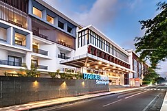 Harris Hotel Seminyak, Bali
