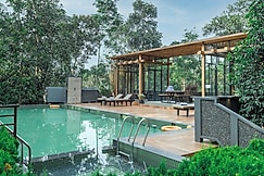 The Mountain Courtyard Thekkady