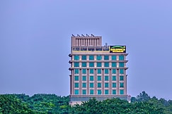 Goldfinch Hotel Delhi NCR, Chhata