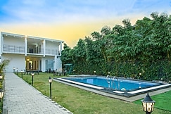 Evencia Resort (3min walk to Kosi River)