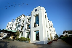 Renest Gandhidham, Gandhidham