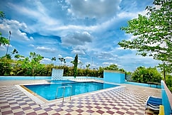 Hotel Fun N Food, Mandu