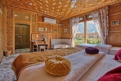 Best View Group Of Houseboats, Srinagar