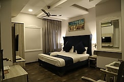 Hotel Posh, Chandigarh