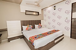 Hotel Amber, Padra