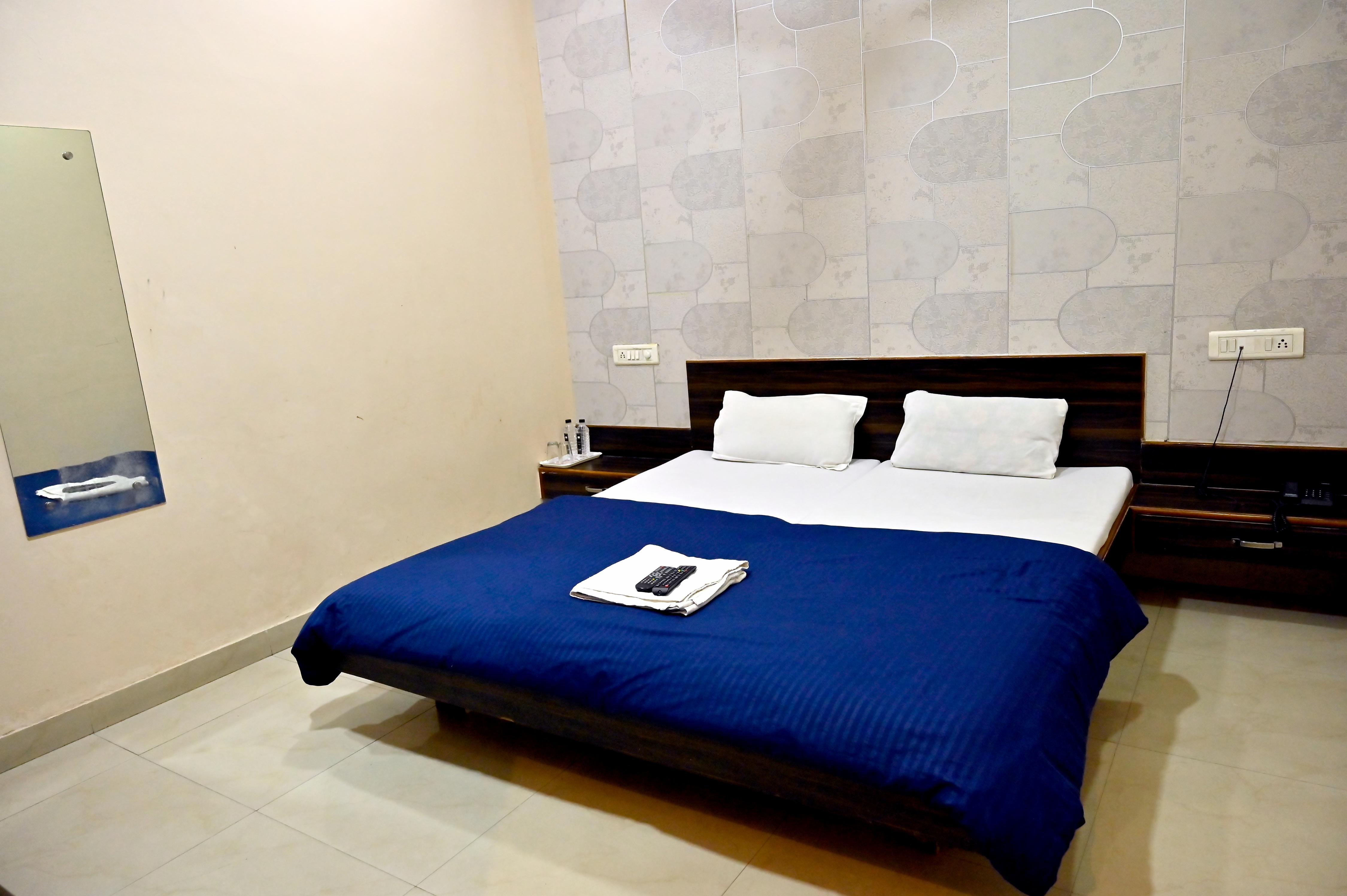Hotel Shivam Palace - Tap to explore photos
