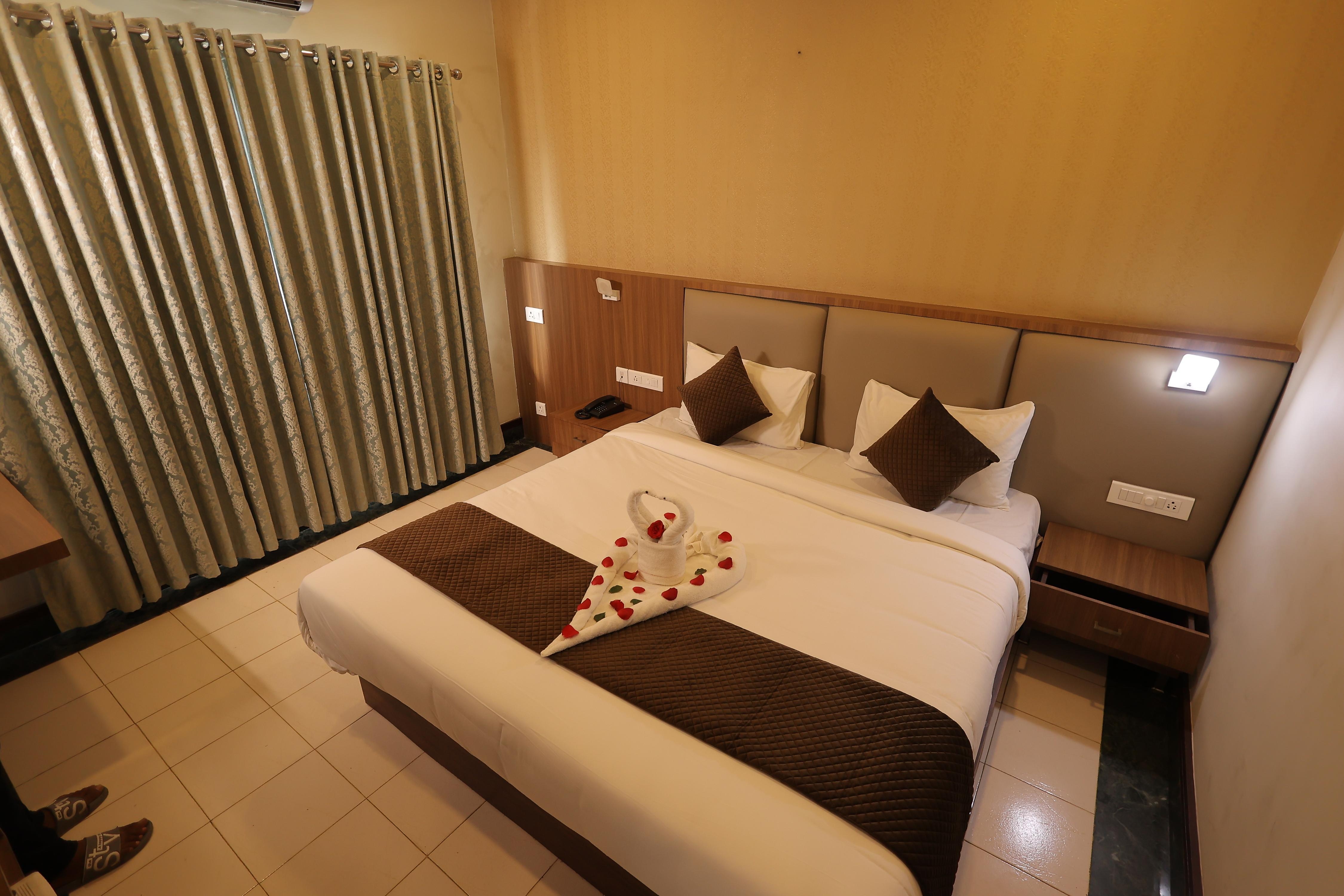 Hotel Calicut Gate - Tap to explore photos