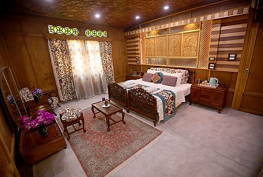 Fair Heaven Eco Luxury Houseboats