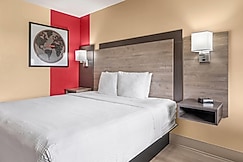 Ramada by Wyndham Minneapolis Golden Valley, Stearns