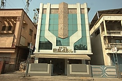 Hotel Pearl, Thane