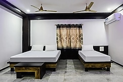 RAGHU RESIDENCY SAMALKOTA, Kakinada