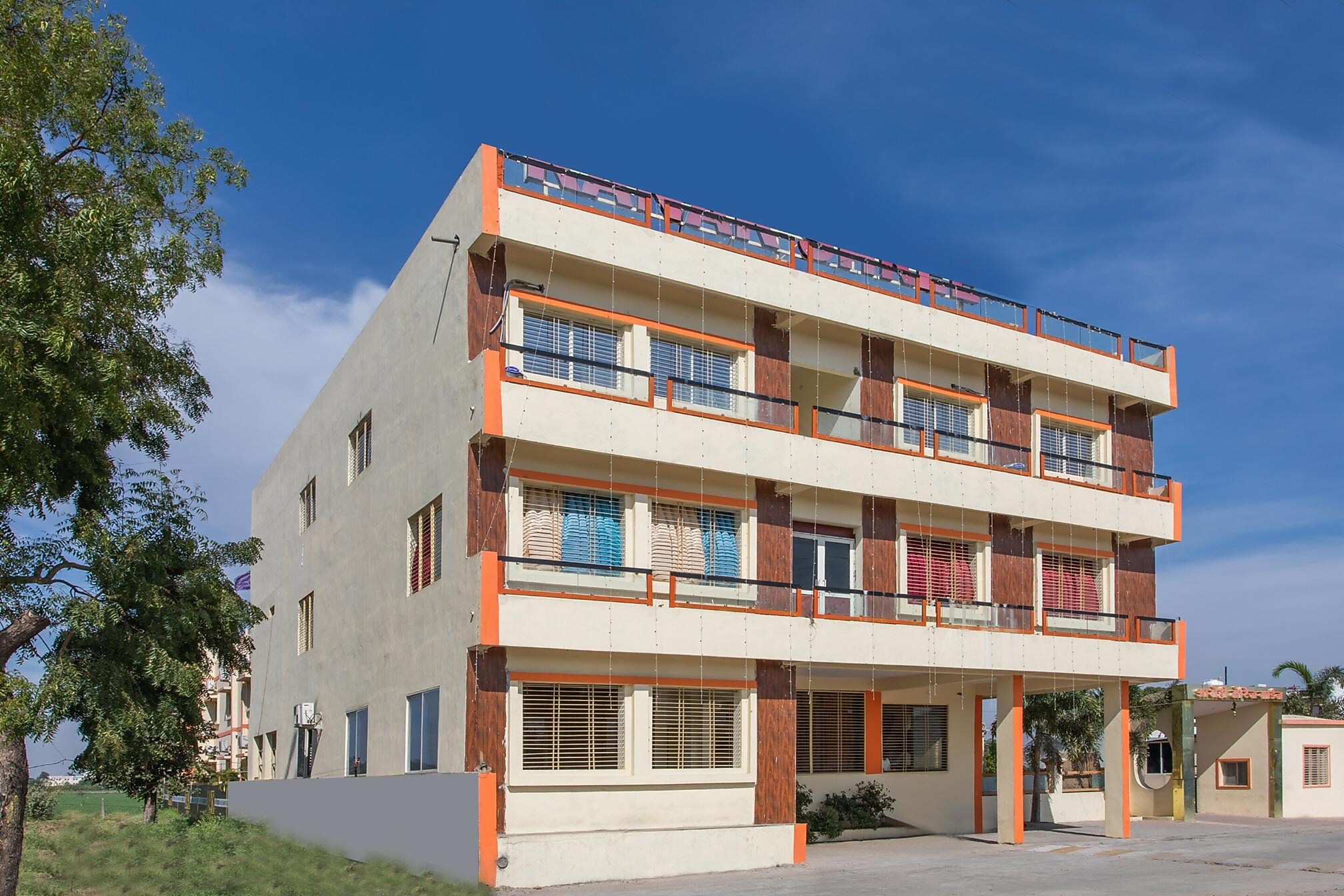 Hotel Kanak Shree - Tap to explore photos