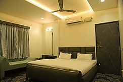 HOTEL BHAGWAT PALACE, Ambejogai