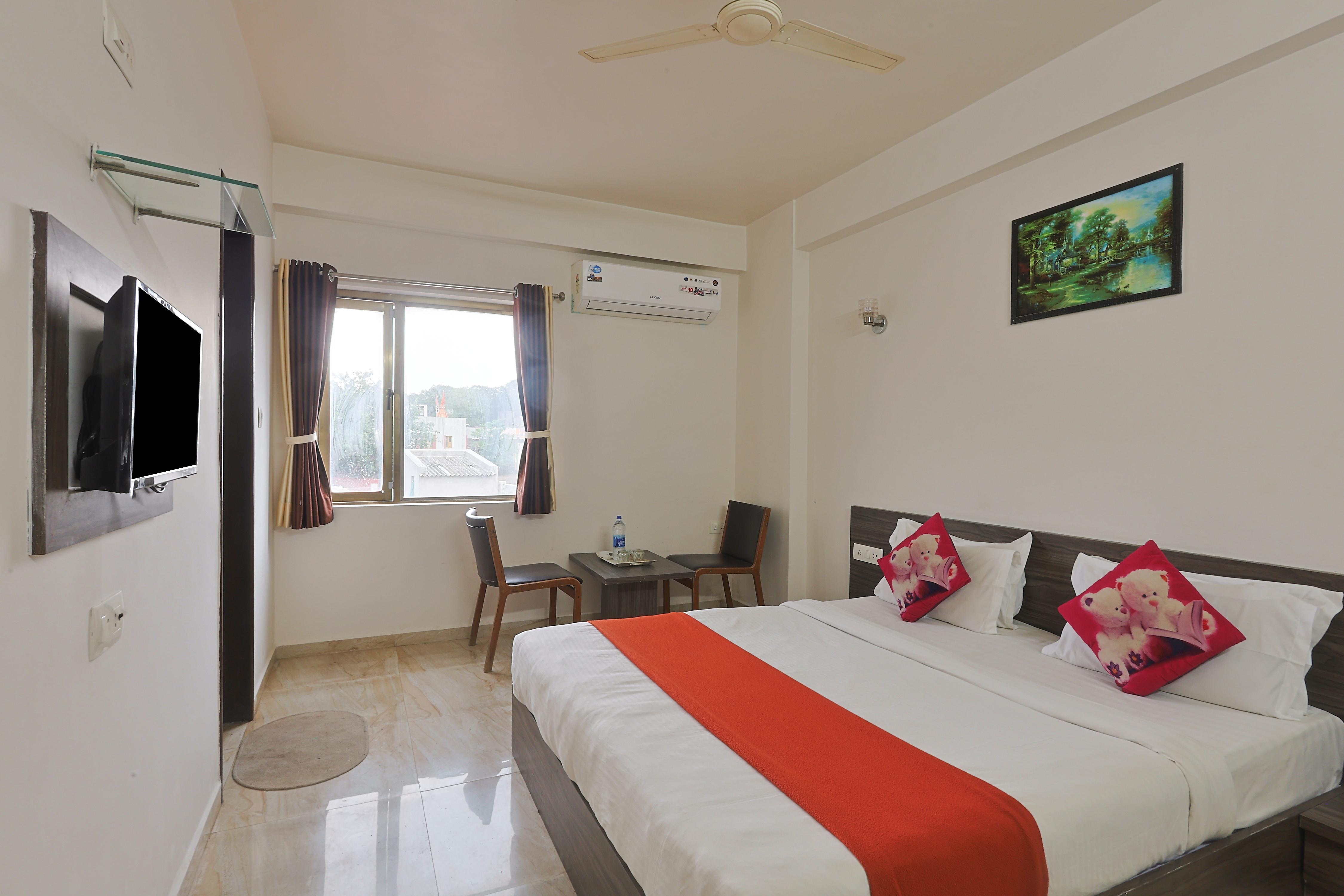 Hotel Gir Scintilla - Tap to explore photos