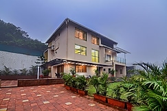 Hotel Strawberry Inn, Mahabaleshwar