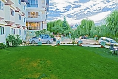 Royal Jardin Whistling Pines Resort, Shimla