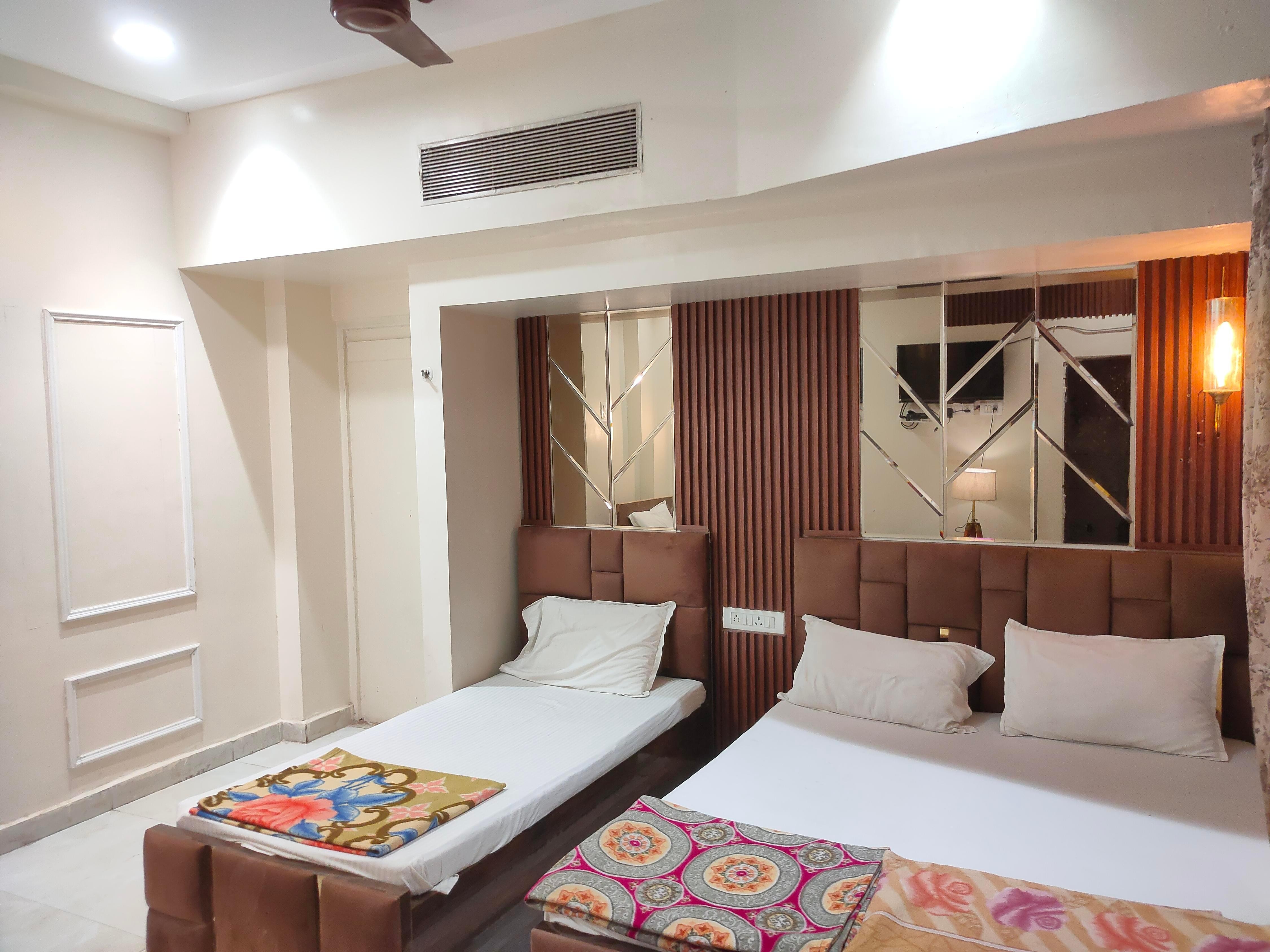 4 bedded AC seprate Room with attached bathroom (with TV and wifi) 1