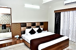 Hotel Daftari Palace, Raiganj