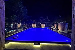 Aayushi Resorts, Akot