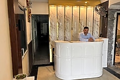 Hotel Wonder, Batala