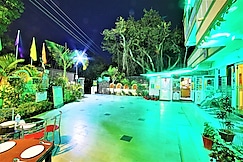 Shri Ganesh Hotel, 200 meters from nakki lake