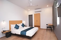 Hotel Vivek  500 Meters from Prayagraj Junction, Prayagraj
