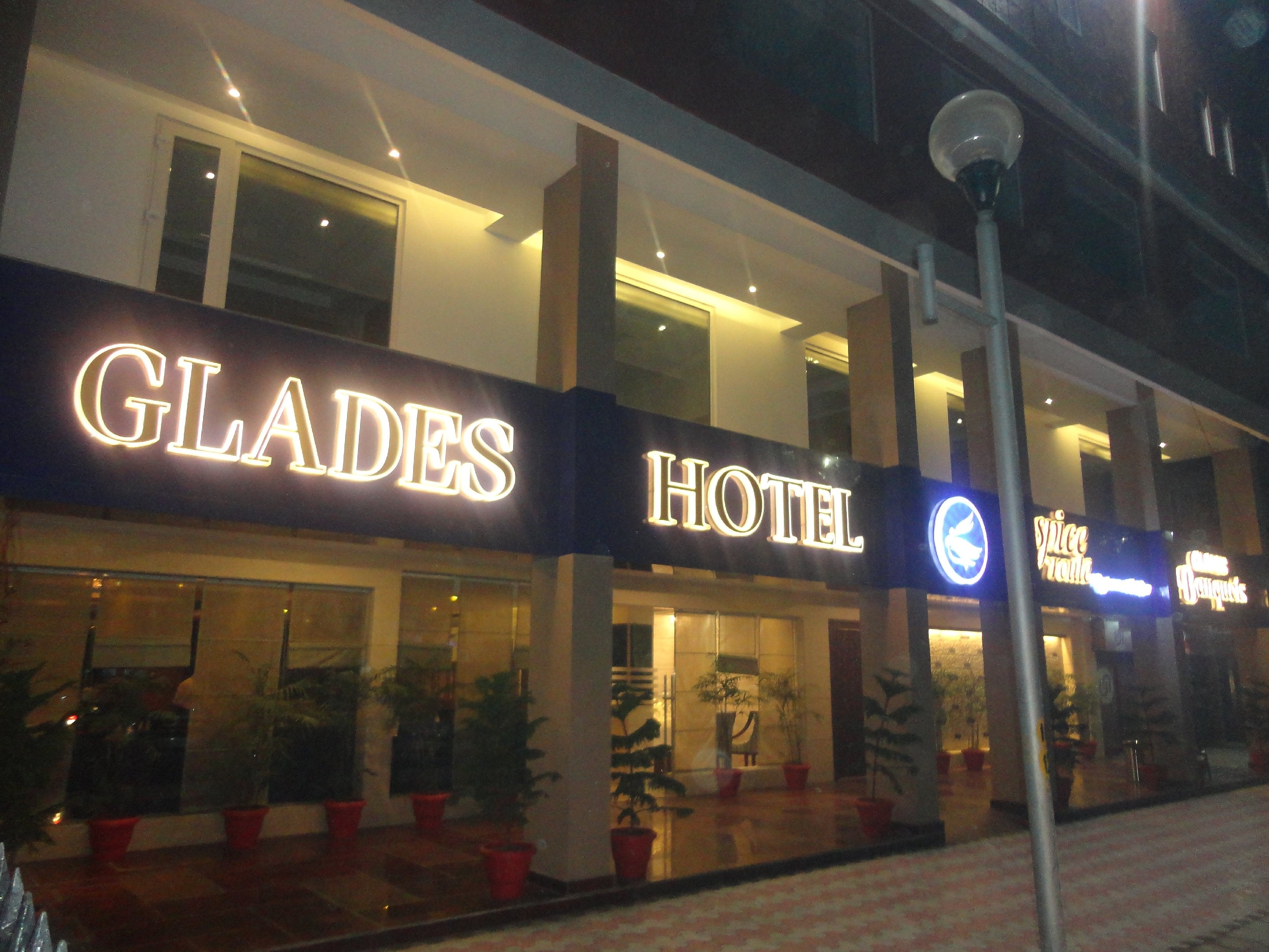 Glades Hotel Mohali - Chandigarh, Patiala