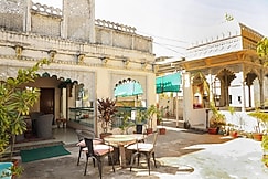 Venus Heritage Homestay| 200 year old Haveli with Terrace Sitout , Udaipur