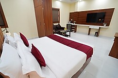 Hotel Roshan - 3 Min Walk To Godowliya., Varanasi