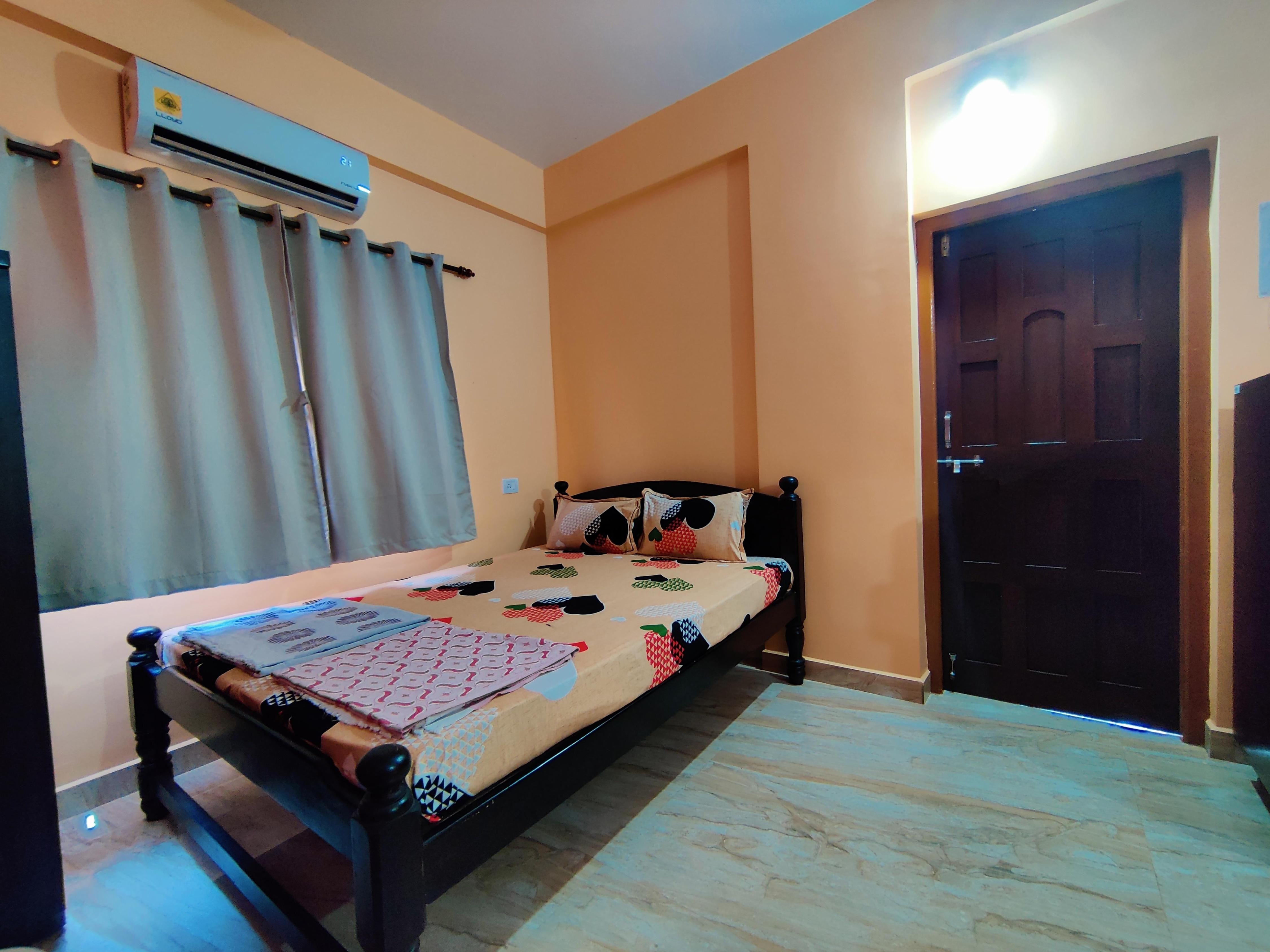 Sai Guru Guest House - Tap to explore photos