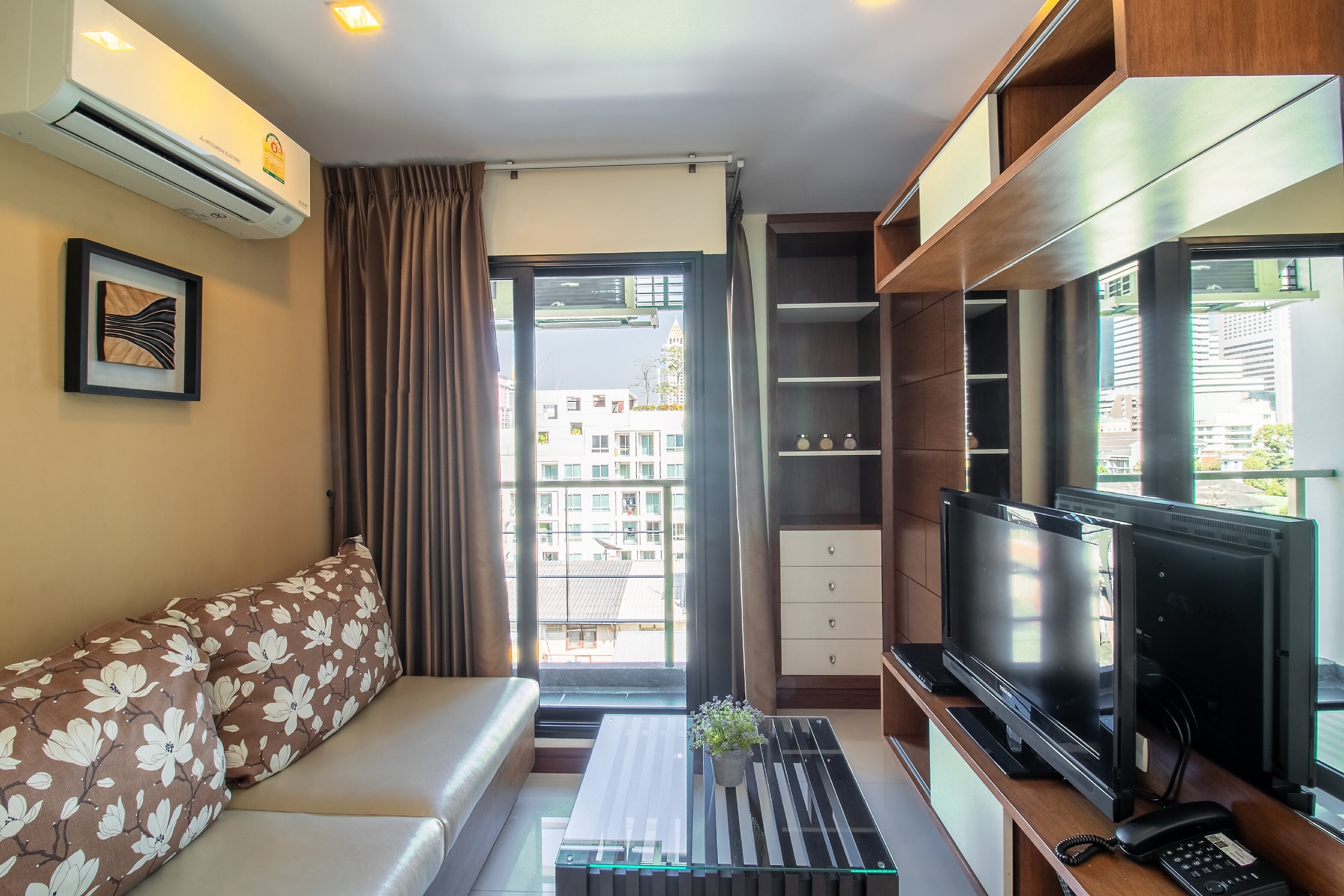 Silom Forest Exclusive Residence - Tap to explore photos