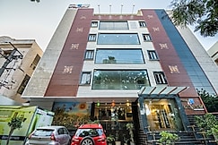 V Royal Park, Guntur