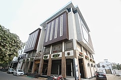 Hotel Galaxy, Chhata